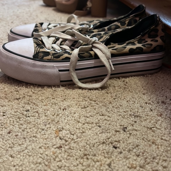 Forever 21, Size 5 shoes, cheetah print - Picture 2 of 4